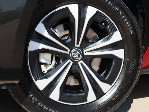 Used 2024 Toyota bZ4X XLE w/ Weather Package image 13