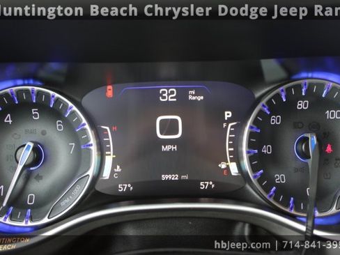 Used 2023 Chrysler Pacifica Touring-L image 18