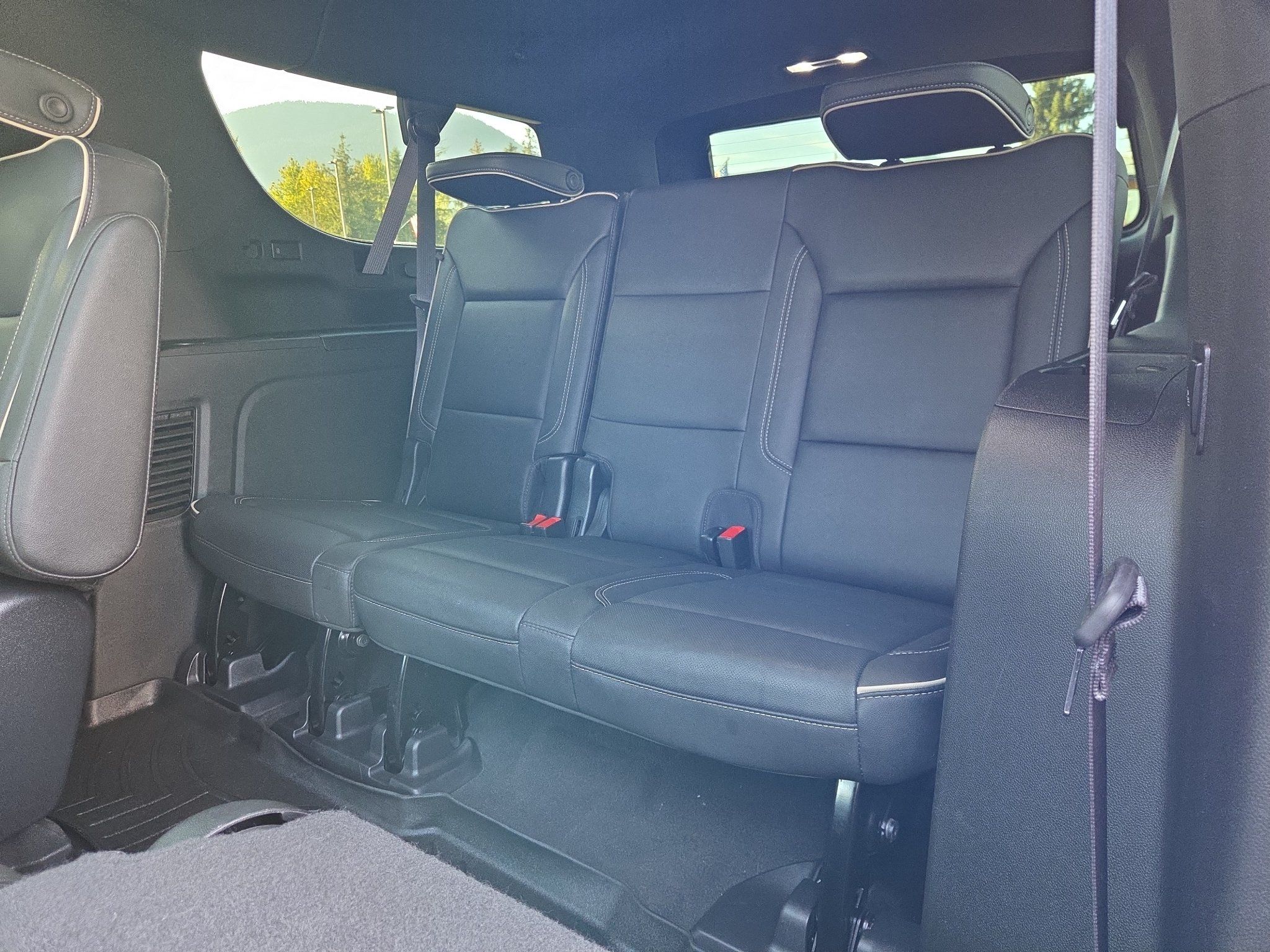 Used 2022 GMC Yukon XL SLT w/ SLT Luxury Package AWD/4WD image 14