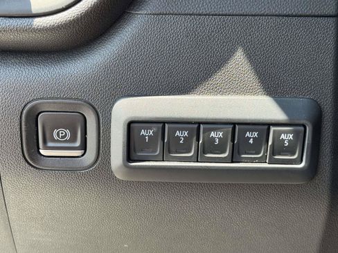 Used 2022 Chevrolet Silverado 2500 Custom w/ Gooseneck/5TH Wheel Package AWD/4WD image 9