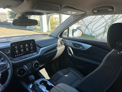 Used 2025 Chevrolet Blazer LT image 35