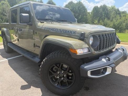 Used 2025 Jeep Gladiator Sport AWD/4WD image 2