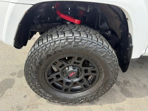 Used 2018 Toyota 4Runner TRD Off-Road Premium AWD/4WD image 4