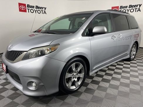 Used 2013 Toyota Sienna SE image 23