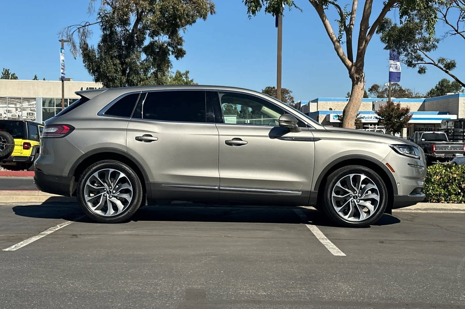 Used 2023 Lincoln Nautilus Reserve w/ Equipment Group 201A AWD/4WD image 9