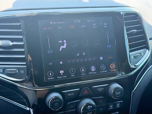 Used 2019 Jeep Grand Cherokee Limited AWD/4WD image 33