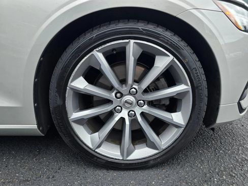 Used 2019 Volvo S60 T5 Momentum w/ Multimedia Package FWD image 9