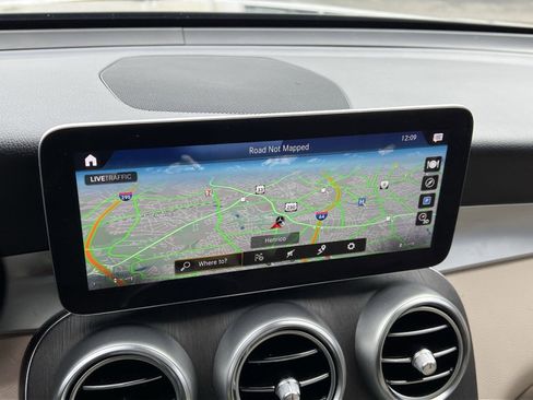 Used 2021 Mercedes-Benz GLC 300 4MATIC image 17