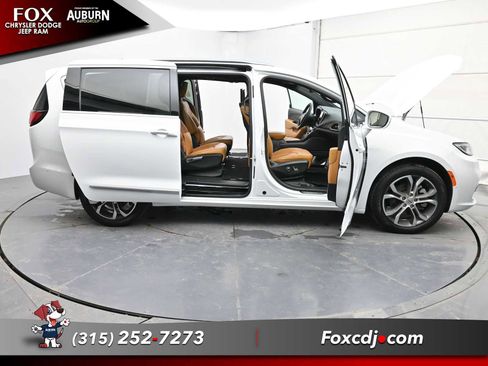 Used 2022 Chrysler Pacifica Pinnacle image 41