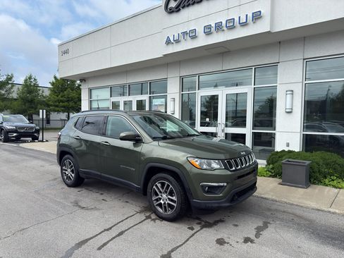 Used 2020 Jeep Compass Latitude FWD image 1