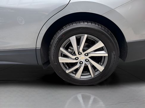 Used 2023 Chevrolet Equinox Premier AWD/4WD image 8