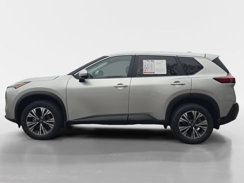 Used 2023 Nissan Rogue SV image 2