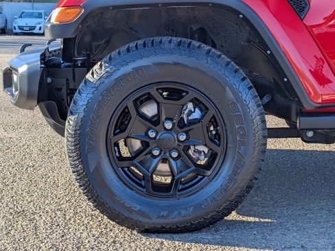 Used 2022 Jeep Gladiator Willys image 41