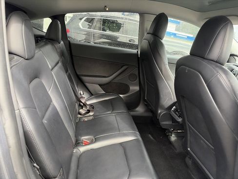 Used 2022 Tesla Model Y Performance image 11