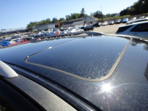 Used 2018 Nissan Pathfinder SL w/ SL Premium Package image 18