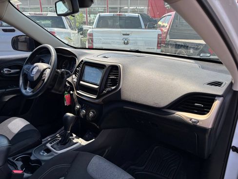 Used 2014 Jeep Cherokee Sport FWD image 24