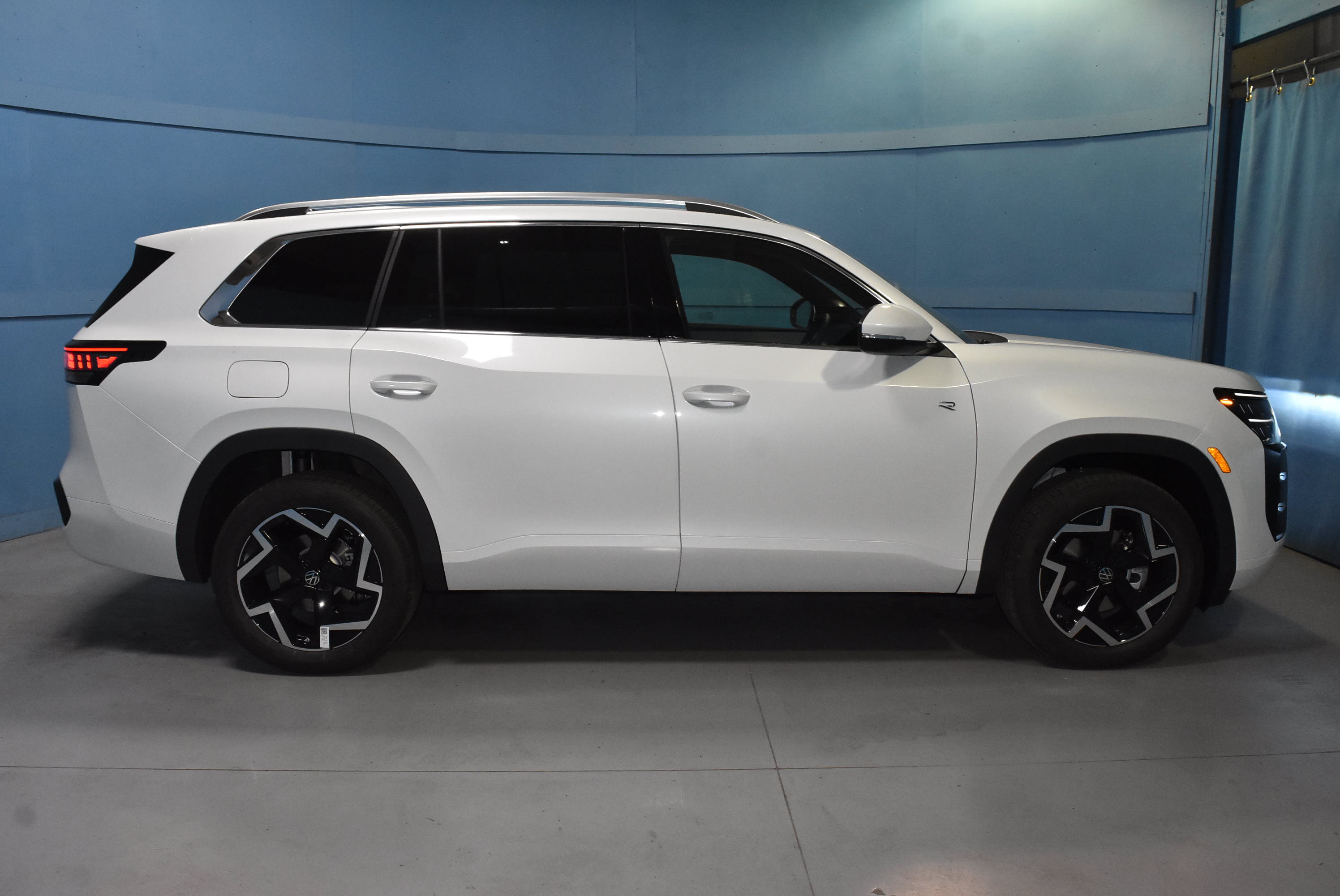 New 2027 Volkswagen Atlas SEL R-Line AWD/4WD image 19