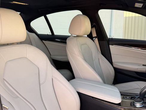 Used 2017 BMW 540i xDrive 540i xDrive Sedan image 27
