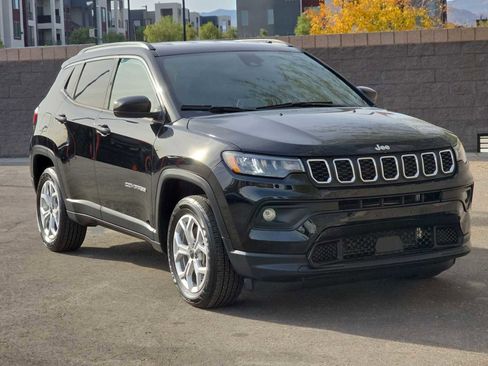 Certified 2025 Jeep Compass Latitude image 3