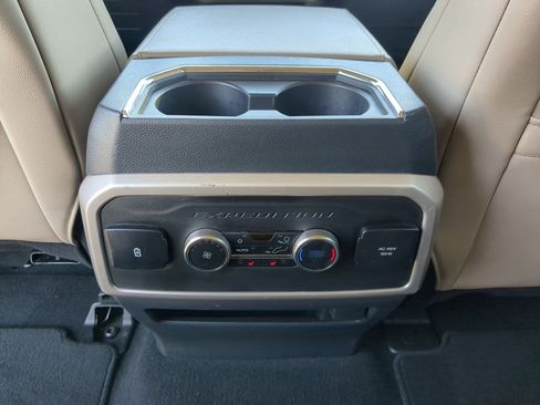Used 2024 Ford Expedition Limited image 30