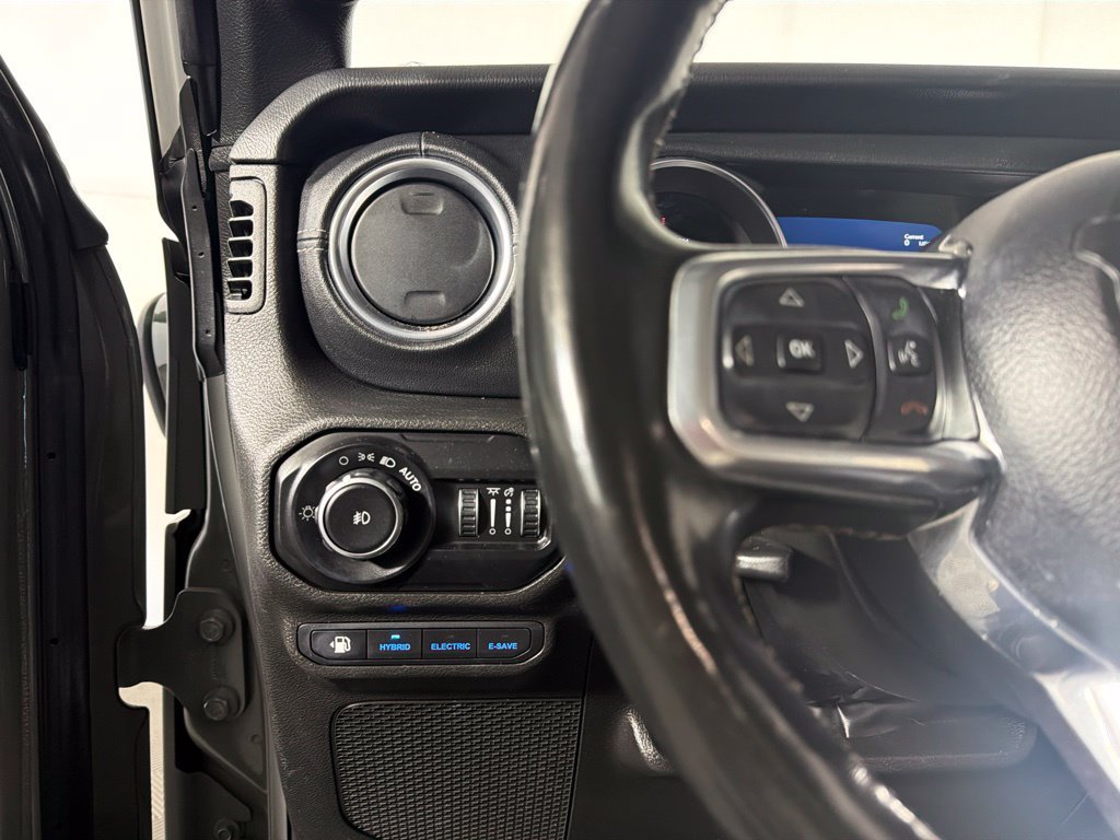 Used 2022 Jeep Wrangler Unlimited Sahara w/ Cold Weather Group AWD/4WD image 14