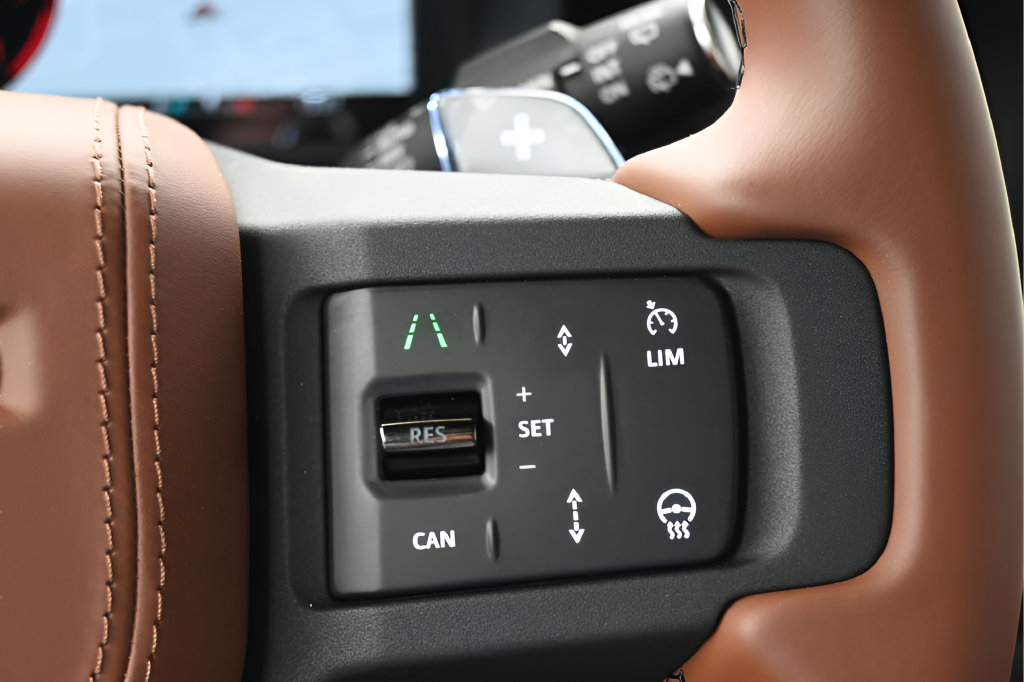 New 2026 Land Rover Defender 110 AWD/4WD image 20