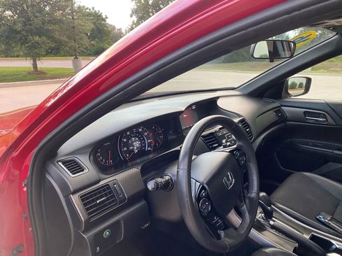 Used 2017 Honda Accord Sport image 17