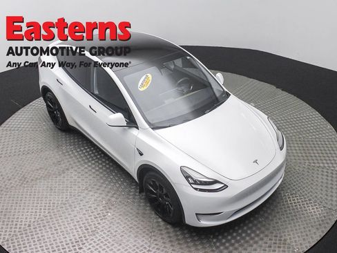 Used 2022 Tesla Model Y Long Range AWD/4WD image 3