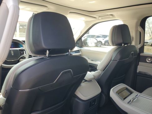 New 2026 Lincoln Navigator Reserve AWD/4WD image 27