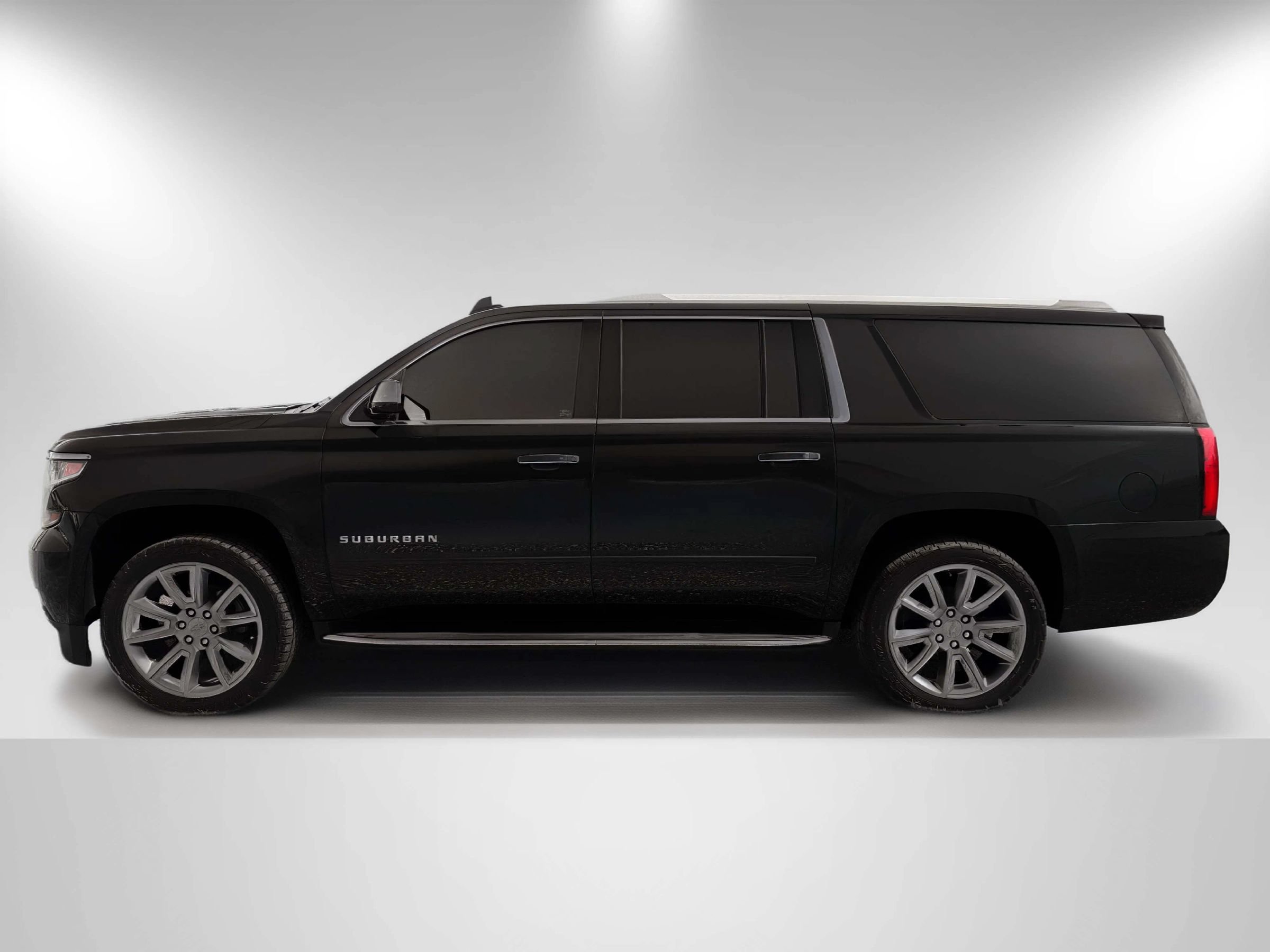 Used 2018 Chevrolet Suburban Premier RWD image 8