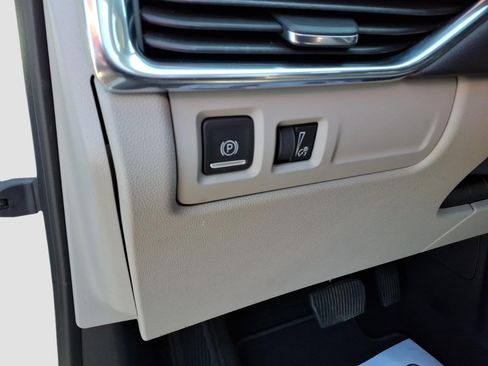 Used 2019 Cadillac XT4 Luxury w/ Cold Weather Package AWD/4WD image 18
