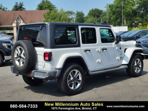 Used 2019 Jeep Wrangler Unlimited Sahara image 4