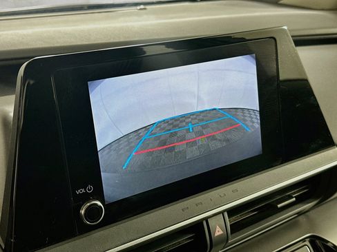 Used 2024 Toyota Prius LE FWD image 23