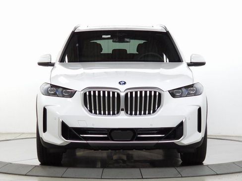 Used 2026 BMW X5 xDrive50e w/ Climate Comfort Package image 2