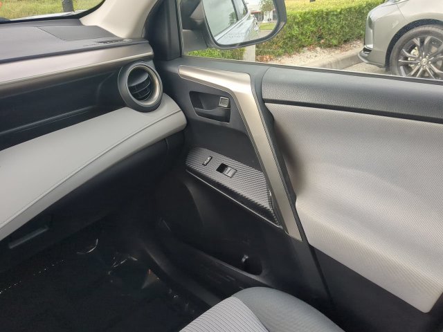 Used 2014 Toyota RAV4 LE FWD image 18