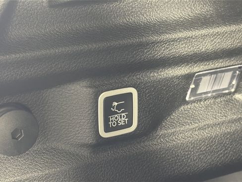 Used 2025 Jeep Grand Cherokee L Limited w/ Black Appearance Package image 16