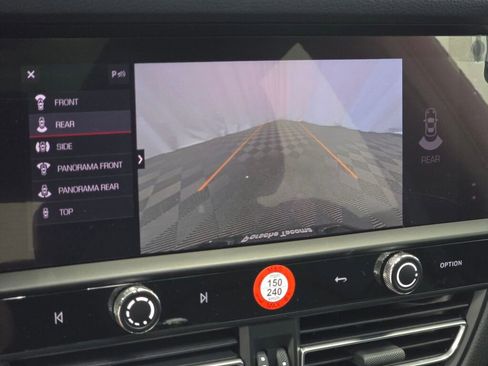 Certified 2024 Porsche Macan image 41