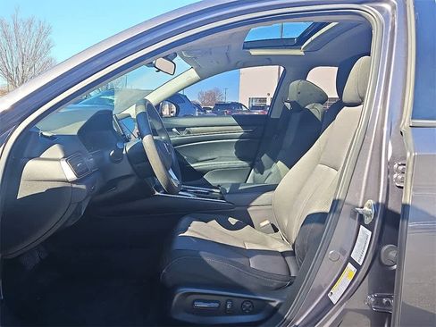 Used 2019 Honda Accord EX image 12