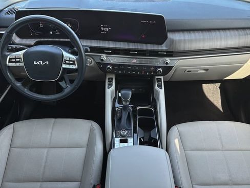 Used 2024 Kia Telluride EX w/ EX Captain's Chair Package AWD/4WD image 14