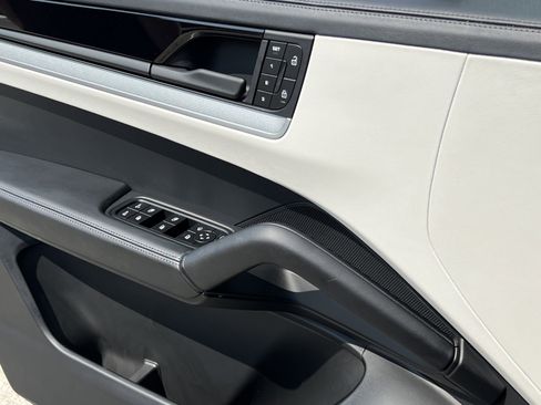 Certified 2025 Porsche Cayenne S image 27