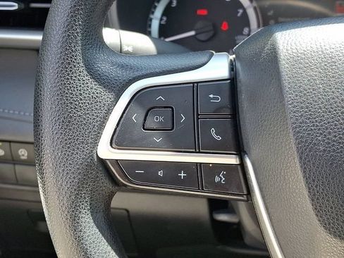 Used 2023 Toyota Highlander L FWD image 23