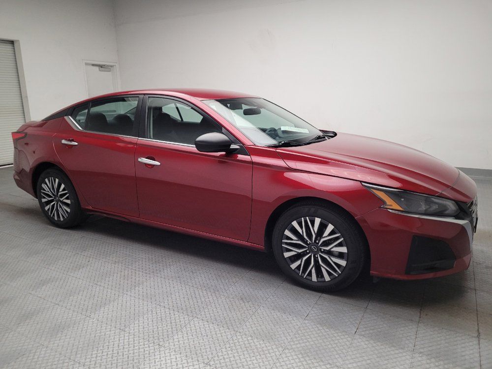 Used 2025 Nissan Altima 2.5 SV FWD image 11
