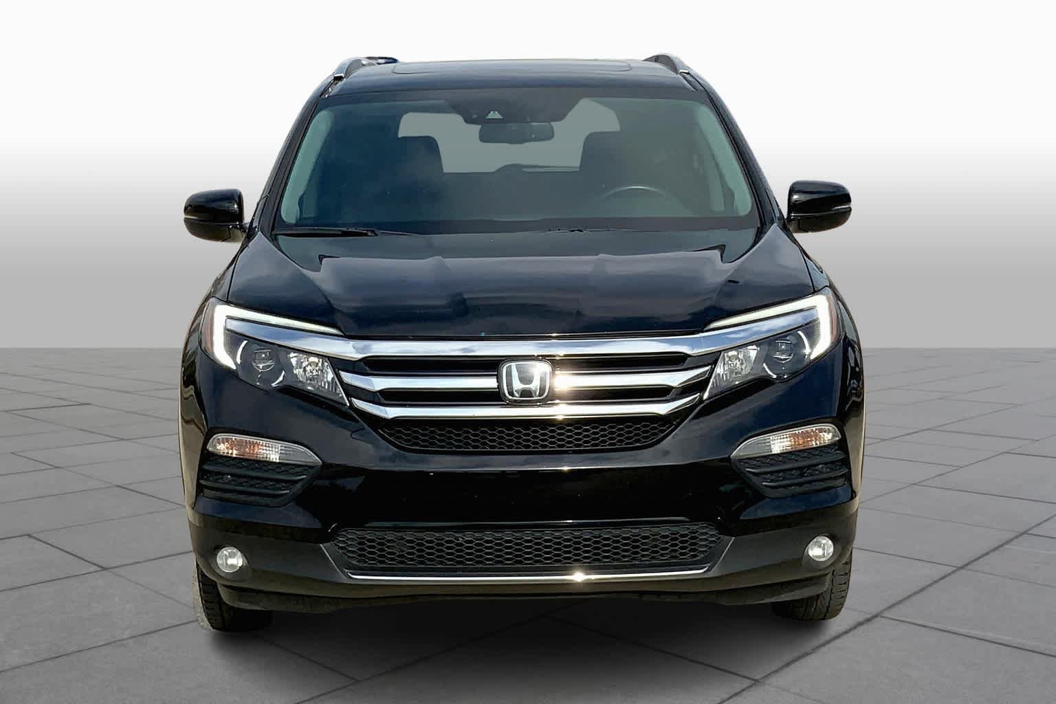 Used 2017 Honda Pilot Elite image 4