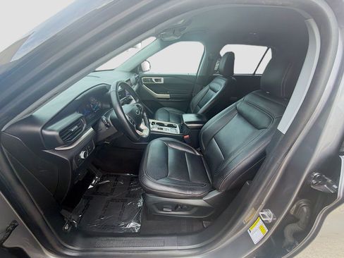 Used 2021 Ford Explorer XLT RWD image 16