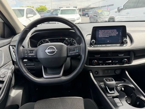Used 2025 Nissan Rogue SV FWD image 13