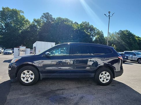 Used 2015 Chevrolet Traverse LS FWD image 2