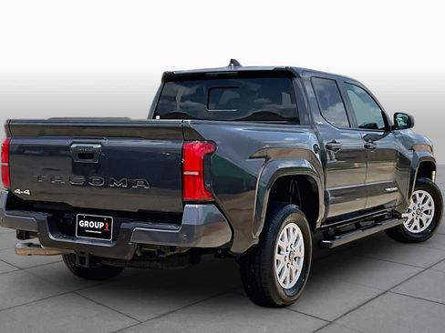 Used 2025 Toyota Tacoma SR5 w/ SR5 Upgrade Package AWD/4WD image 13