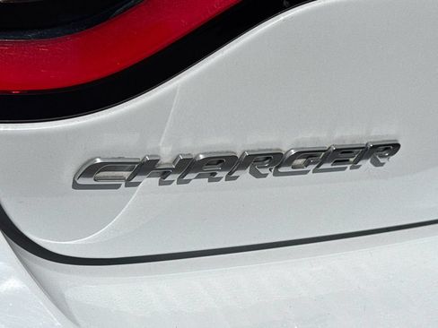 Used 2018 Dodge Charger SXT RWD image 11