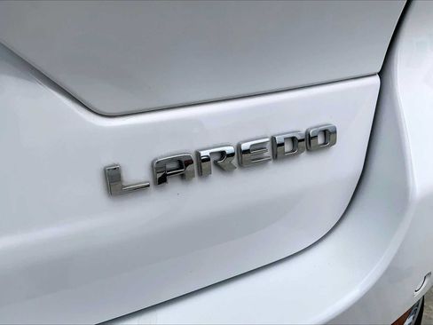 Used 2023 Jeep Grand Cherokee Laredo w/ Luxury Tech Group I AWD/4WD image 10