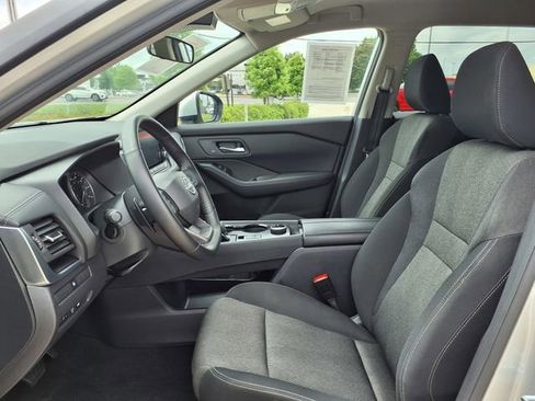 Used 2025 Nissan Rogue SV AWD/4WD image 15